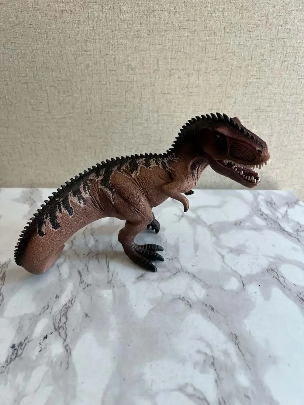 Schleich Giganotosaurus Adult Dinosaur Figure Brown with Hinged Jaw